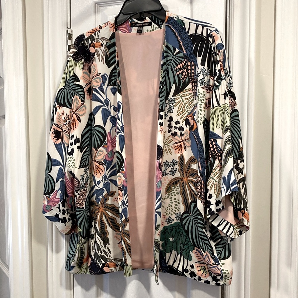 Floral Kimono Wrap with Multicolor Design